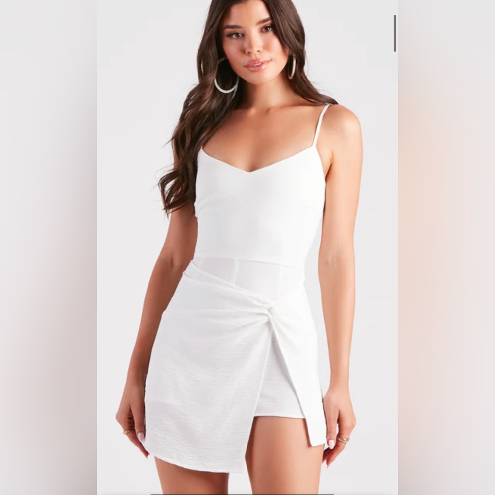 NWT Windsor Start Fresh Crepe Faux Wrap Skort Romper- Ivory Size Small